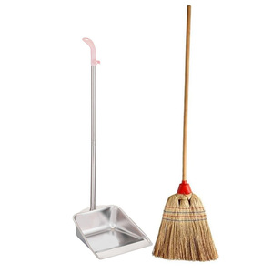 Kit scopa in sorgo con paletta in metallo zincato da 140 cm e 86 cm di altezza per la pulizia di interni ed esterni - Product Image 1