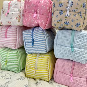 In-stock, trendy floral print cosmetic <b>bag</b>, high-value <b>toiletry</b> <b>bag</b>, portable travel skincare product organizer. - Product Image 4