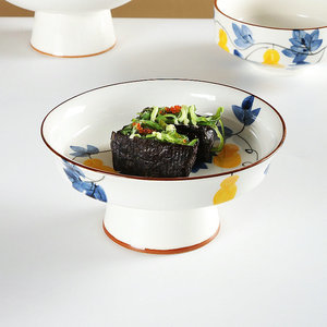 Plato elevado de cerámica redondo con diseño de plantas pintado a mano, estilo oriental, para uso doméstico. - Product Image 3