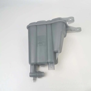 Tanque de Agua Auxiliar para Audi Q5 8K0121403T, Tanque de Expansión de Plástico para Reemplazo o Reparación - Product Image 3