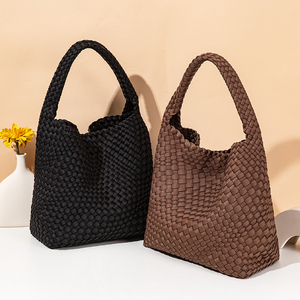Neopren gewebte Tasche benutzer definierte Größe Hochwertige Handtasche mit großer Kapazität Strand geflochtene hand gefertigte Strickt asche Damen Web tasche - Product Image 3