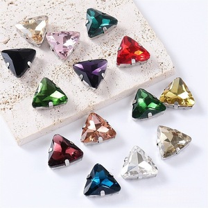 Diamants triangulaires en verre pour vêtements, sacs, chaussures, accessoires, semelles dorées avec trous, diamants à coudre à la main - Product Image 2