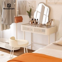 Ensemble coiffeuse nordique en rotin avec miroir LED et tabouret rembourré en fausse fourrure, bureau de maquillage d'angle pour femmes