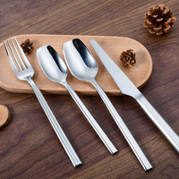 Ensemble de vaisselle moderne minimaliste et luxueux à manche carré Couteaux fourchettes et cuillères en acier inoxydable de haute qualité