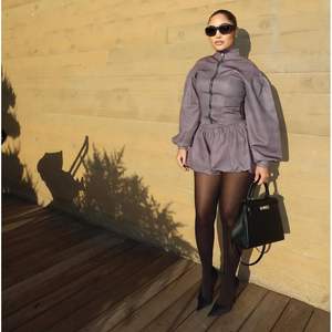 Conjunto Deportivo Personalizado 2026 para Mujer, Top de Manga Larga con Cierre y Cuello Alto, Pantalones Cortos con Volantes, Ropa Deportiva para Otoño - Product Image 5