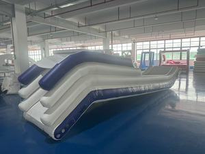 מגלשת יאכטה מתנפחת חיצונית מדגם ז'נג'ונג העדכני ביותר, עשויה מחומר PVC, בעלת קיבולת של 100-500 ק\"ג לשימוש באתרי נופש, ל-5-10 נוסעים - Product Image 5