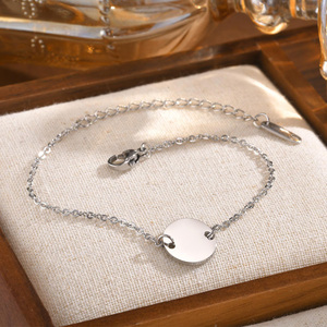 Bán Buôn Biểu Tượng Tùy Chỉnh Tên Vòng Vòng Đeo Tay Trang Sức 18K Mạ Vàng Thép Không Gỉ Thời Trang Đơn Giản Người Phụ Nữ Đĩa Vòng Đeo Tay Cho Món Quà - Product Image 4