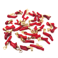 Pendentif à breloque bonne chance en pierre naturelle superposée en or 18 carats avec balle de corail 3-5mm perles de corail méditerranéen couleur rouge