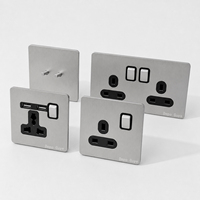 Interruptores de palanca retro plateados con placas, enchufe de pared del Reino Unido 220V, tomas de corriente universales y interruptores reguladores de intensidad.