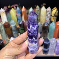 Vente en gros d'obelisques en pierre, d'objets artisanaux en cristal naturel, de tours de quartz et de baguettes, avec des pointes en matériaux variés pour la guérison