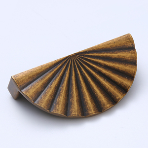 Thiết kế sáng tạo hợp kim kẽm nửa mặt trăng hình xử lý đồ nội thất cửa tủ khóa nửa vòng tròn xử lý - Product Image 4