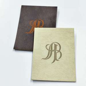 Étiquettes en cuir blanc de luxe personnalisées avec monogramme en relief pour sacs de <span class=keywords><strong>parfum</strong></span>, portefeuilles et vêtements de créateurs - Product Image 4