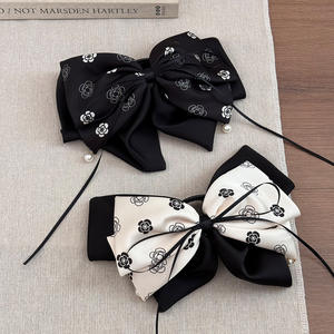 Pince à cheveux élégante en perles florales françaises, avec nœud semi-attaché, pince requin pour femme - Product Image 4