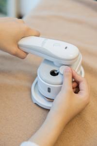 Plancha de Ropa Eléctrica RY-HS001 Sabio de 1200W con Pantalla Digital, Base de Aislamiento Térmico de 5 Velocidades y Protección Anti-Quemaduras en Seco para Uso Doméstico y Exterior - Product Image 4