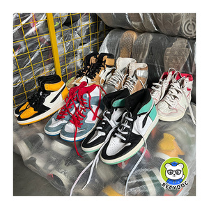 รองเท้ามือสองเป็นก้อนสำหรับผู้ชายผู้หญิงเกรดมือสอง - Product Image 1