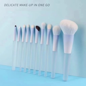 Juego de 10 Brochas de Maquillaje Planas con Mango de Madera y Pelo Sintético para Rostro, Sombras de Ojos, Polvo y Colorete - Product Image 6