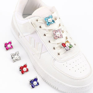 2024New Diamond <span class=keywords><strong>AF1</strong></span>/AJ Cordones Decoración Lujoso zapato brillante flor encanto Diamantes de imitación Hebilla Zapato Encantos Zapatos Accesorios - Product Image 1