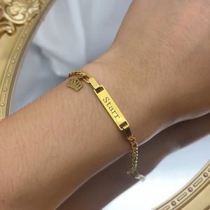 Conjunto de Joias Personalizadas Lateefah OEM: Colar com Nome de Bebê, Corrente Cubana de Aço Inoxidável e Pulseira com Zircônia, Coroa e Estrela - Product Image 4