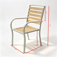 Ensemble table et chaises d'extérieur en WPC résistant aux intempéries de haute qualité, disponible en options 4 chaises / 6 chaises