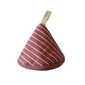 Manchette de four triangulaire en coton personnalisée, isolante, motif rayé rouge - Product Image 1