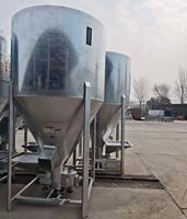 Mélangeur broyeur de grains et d'aliments pour animaux de 3 tonnes/h, moulin à aliments vertical de 5 tonnes pour poulets et porcs, fabriqué en Chine