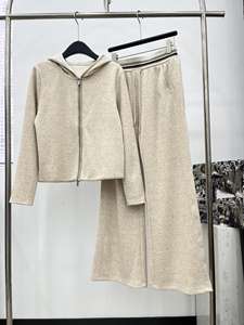 2026设计师奢侈品牌女装休闲针织服装时尚精品短裤套装实心图案长款上衣秋季 - Product Image 3