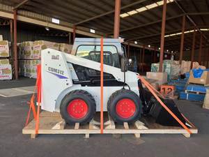 Небольшой 1,2 тонный погрузчик с бортовым поворотом CDM312 с насадкой для погрузчика тюков - Product Image 6