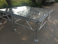 Plateforme de scène mobile en aluminium et verre acrylique, utilisable en plusieurs contextes pour piscine, mariage, spectacle de danse, événements