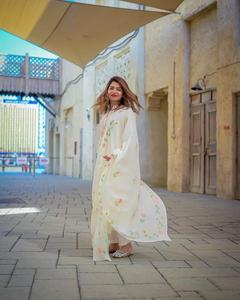 Vestido de diseñador plateado estilo Bollywood para mujer, traje indio de 3 uds para cada festival y función a precio mayorista - Product Image 2