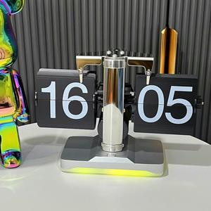 Horloge de <span class=keywords><strong>table</strong></span> rétro à affichage rotatif avec diffuseur en <span class=keywords><strong>bois</strong></span> de santal, calendrier automatique, veilleuse et fonction de retournement de page - Product Image 3