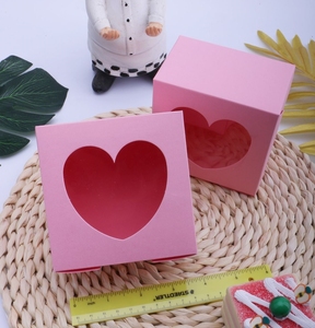 Boîtes en papier carrées personnalisées imprimées en gros avec fenêtre transparente en forme de cœur pour friandises <span class=keywords><strong>maison</strong></span>, bonbons, biscuits, cadeaux de fête - Product Image 1