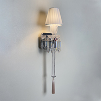 Applique murale de luxe légère à la française, en fer électroplaqué avec abat-jour en tissu et pampilles en cristal, blanc/rouge au choix pour chambre, salon, villa