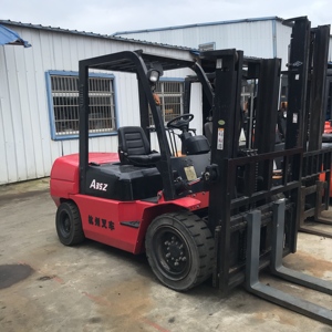 Montacargas Diésel de Segunda Mano de Alta Calidad, Hangzhou 3.5T, Mástil Hidráulico de Dos Etapas, Neumáticos Sólidos, Buen Estado de Funcionamiento - Product Image 2