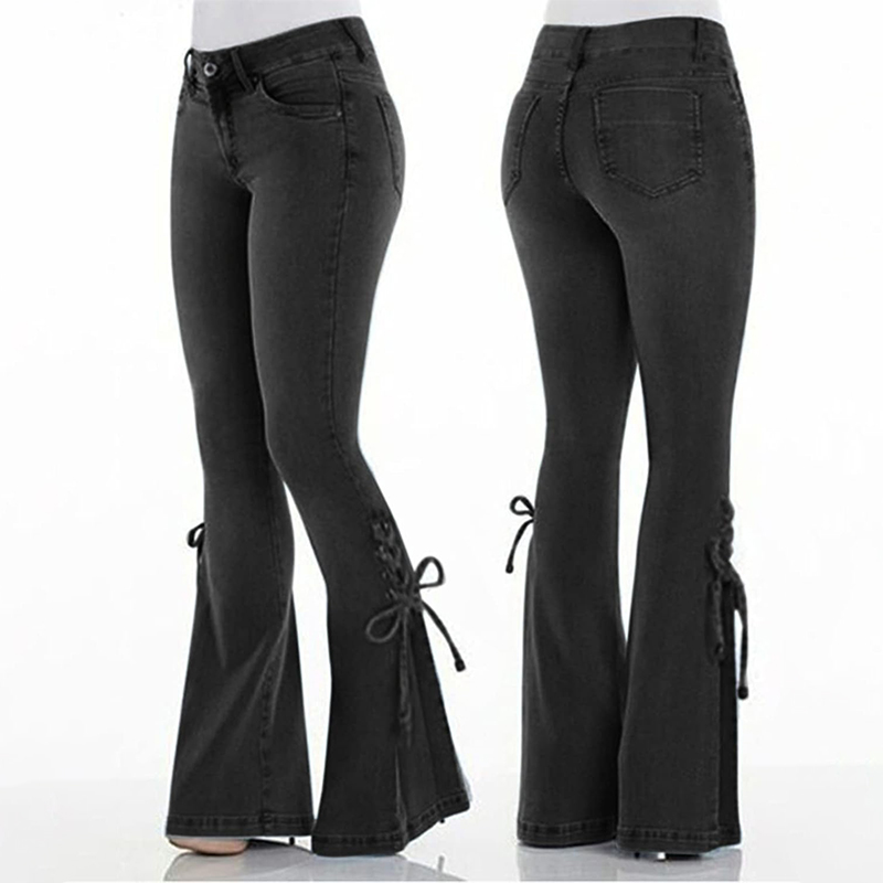 Pantalones vaqueros acampanados con cordones negros