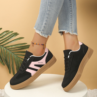 Baskets rétro pour femmes en daim noir à rayures roses, semelle en caoutchouc, à lacets, chaussures plates décontractées, baskets tendance