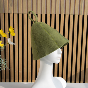 Cappello da sauna in pura lana che porta il tuo marchio come un distintivo d'onore, mentre il calore si avvolge all'ingresso. - Product Image 2