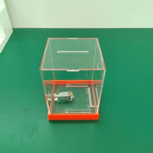 Hucha de acrílico transparente ecológica personalizada para colgar en la pared con llave para reutilizar - Product Image 6