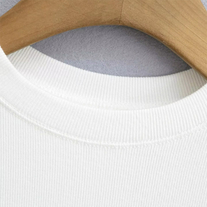 T-shirt basique blanc en coton décontracté avec logo personnalisé, style Y2K, coupe slim, col côtelé, pour femme, directement de l'usine - Product Image 4