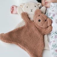Lindo Oso de Peluche con Babero Antiderrames, Paño Suave para Limpiar Manos y Paño Calmante, Set de Regalo para Recién Nacidos e Infantes