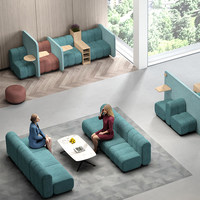Espace de réception de bureau : Ensemble de canapés de négociation d'affaires créatifs, de forme personnalisée, minimalistes et modernes