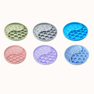 Alfombrilla de silicona cuadrada para lamer y alimentar lentamente a perros, para uso en cocina, venta al por mayor del fabricante - Product Image 1