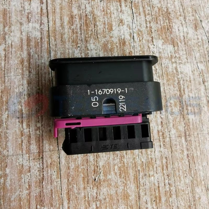 Car Connector For BMW original taillights have six ribbed pins CT6-0016M-2