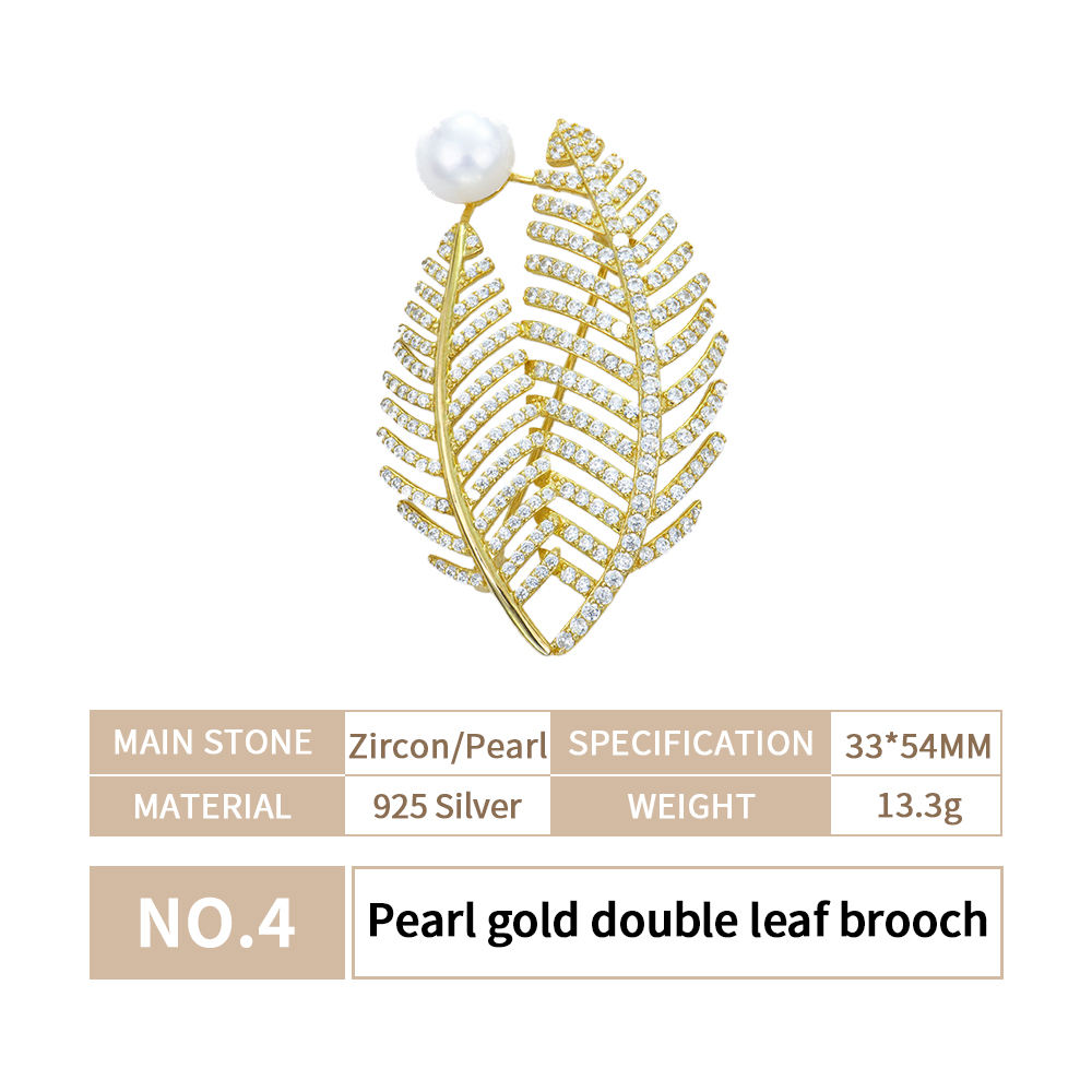 เข็มกลัดทองมุกสองใบ