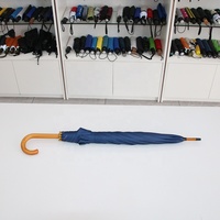 Parapluie de bâton en bois classique coupe-vent ouvert automatique promotionnel avec LOGO personnalisé