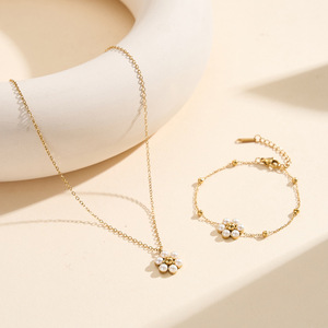 Pulsera de Perlas y Flores de Acero Inoxidable Chapada en Oro de 18K, Resistente al Agua y al Deslustre, para Mujer, Venta al Por Mayor - Product Image 4