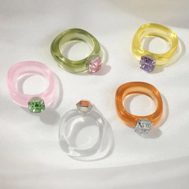 เรซินอะคริลิคแหวนพลาสติกน่ารักที่มีสีสันลูกอมนิ้วเครื่องประดับแหวน