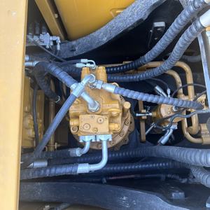 Excavadora de cadenas de servicio pesado económica SY215C con motor y bomba, 21.5 toneladas de peso operativo, accesorio de martillo rompedor en venta - Product Image 4