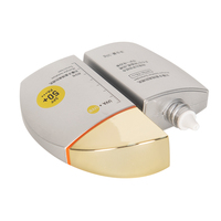 Bouteille en plastique PE en forme de banane de 50ml personnalisée conception à 5 couches avec bouchon à vis pour lotion solaire et crème