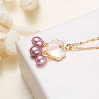 Collier de perles d'eau douce HECATE, perles baroques roses, pendentif trèfle en nacre, chaîne à maillons en laiton plaqué or 18 carats, bijoux cadeau