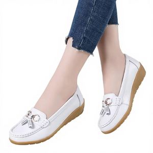 Zapatos Mocasines de Moda 2026 para Mujeres de Mediana Edad y Mayores, con Suela Suave y Perforaciones Hechas a Mano - Product Image 2